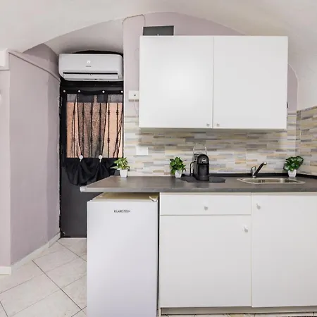 Apartment La Casa Nel Borgo- Cod. Citra 008055-lt-2468 Sanremo